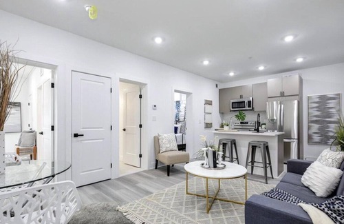 Kingman Park Bed & Breakfast | New Luxury Unit in Capitol Hill | Close to Trolley