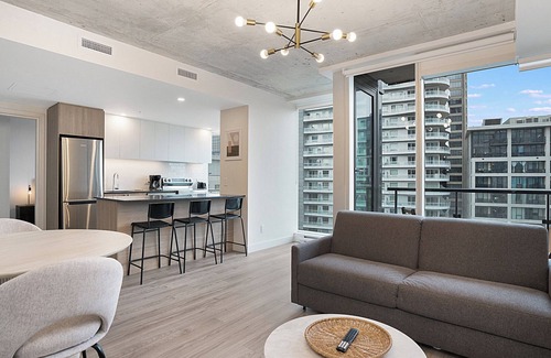 Quartier des Spectacles Apartment | New Luxury Unit in Heart of MTL 903 | Metro access