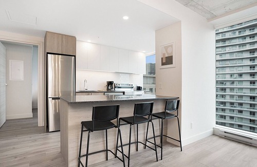Quartier des Spectacles Apartment | New Luxury Unit in Heart of MTL 903 | Metro access