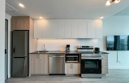 Quartier des Spectacles Apartment | New Luxury Unit in Heart of MTL 905 | Metro access