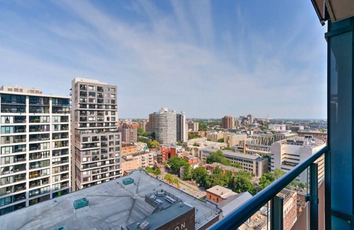 Quartier des Spectacles Apartment | New Luxury Unit in Heart of MTL 905 | Metro access