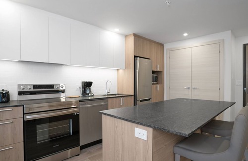Quartier des Spectacles Apartment | New Luxury Unit in Heart of MTL 911 | Metro access