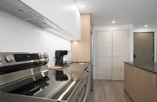 Quartier des Spectacles Apartment | New Luxury Unit in Heart of MTL 911 | Metro access