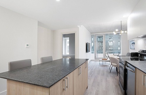 Quartier des Spectacles Apartment | New Luxury Unit in Heart of MTL 913 | Metro access