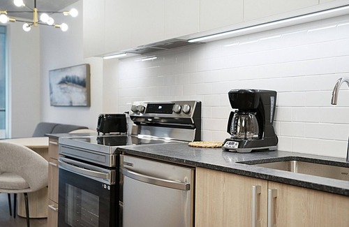 Quartier des Spectacles Apartment | New Luxury Unit in Heart of MTL 913 | Metro access