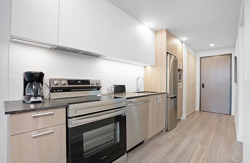 Quartier des Spectacles Apartment | New Luxury Unit in Heart of MTL 801 | Metro access