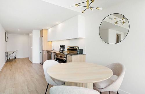 Quartier des Spectacles Apartment | New Luxury Unit in Heart of MTL 808 | Metro access