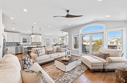 South Beach Haven House | NEW LUXURY HOME, 2 houses from BEACH,5 Bedroom,Sleeps 12,Heated POOL, Game Room