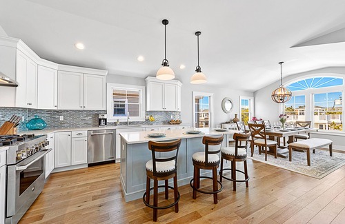 South Beach Haven House | NEW LUXURY HOME, 2 houses from BEACH,5 Bedroom,Sleeps 12,Heated POOL, Game Room