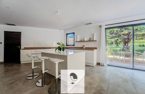Castelnau-le-Lez Villa | New Luxury Villa with Pool for Rent by the Week in Castelnau-le-Lez