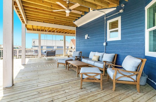 San Luis House | NEW Luxury Waterfront @San Luis Pass 2 Primary Suites, Family Friendly Sleeps 18