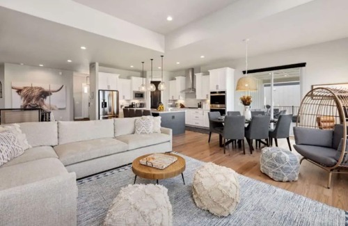 Centerra House | New Luxury Waterfront with Views!