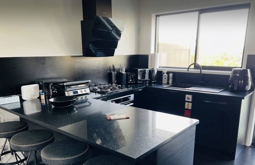 Auckland House | New lynn dream guest house