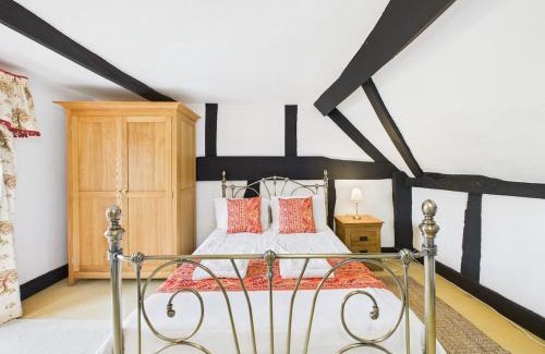 Putley House | NEW Mainstone House Retreat by Signature Stays