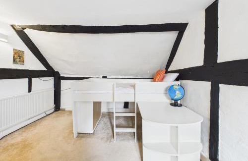Putley House | NEW Mainstone House Retreat by Signature Stays