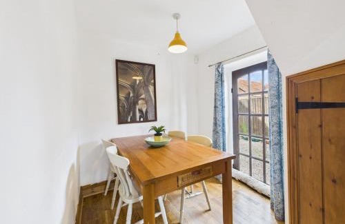 Putley House | NEW Mainstone House Retreat by Signature Stays