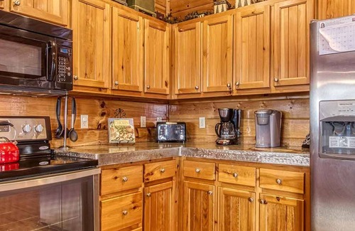 Sevierville House | NEW Majestic 5 Star Amazing View Pool hot tub