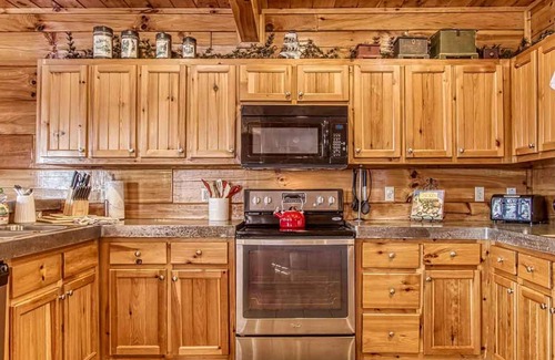 Sevierville House | NEW Majestic 5 Star Amazing View Pool hot tub