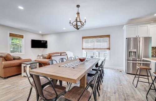 Massanutten House | NEW!Massanutten Home~INDOOR HEATED POOL~Theater~Hot tub~Family Friendly~Sleeps14