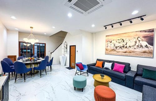 Phra Khanong Nuea Villa | NEW! MAX 20 People, 300m to Phra Khanong BTS , Thonglo, Em District, Terminal 21,12Bed, 5Bath