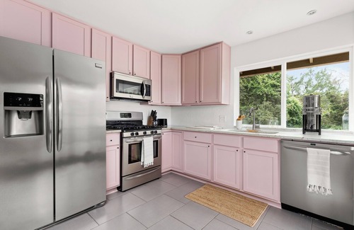East Congress House | NEW! Mid Century Gem - Office, Sleeps 6, Private