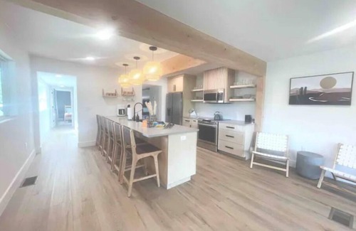 Leander House | New Mid-Century Waterfront Escape on Lake Travis w/Pickleball court and 4 acres!