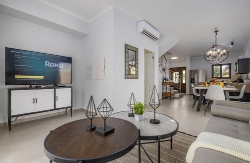 Gold Coast House | NEW Modern 2 Bedroom Townhome Gold Coast