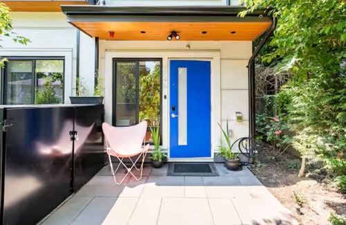Renfrew-Collingwood Apartment | New modern and very clean studio close to all amenities