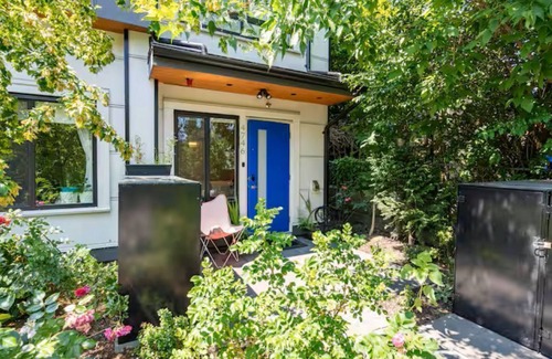 Renfrew-Collingwood Apartment | New modern and very clean studio close to all amenities