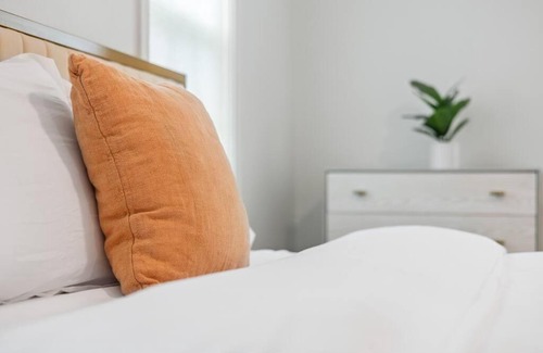 Atlanta House | NEW! Modern Boho w/5BD/2BR Sleeps 10