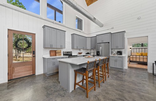 Pickens Cabin | NEW! Modern Cabin - Hot Tub & Fire Pit - Sleeps 6!