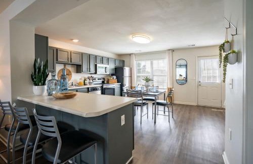 Columbia Apartment | New Modern Comfort with Pool and Clubhouse