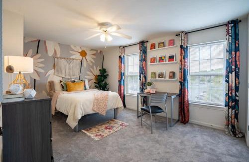 Columbia Apartment | New Modern Comfort with Pool and Clubhouse