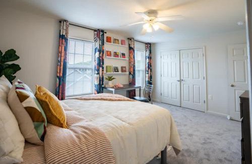 Columbia Apartment | New Modern Comfort with Pool and Clubhouse