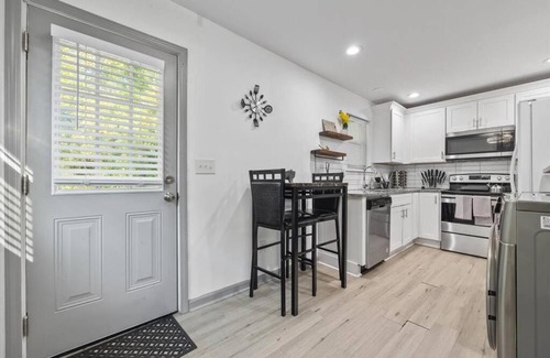 Atlanta House | NEW! Modern Comforts w/4Beds/3BR Sleeps 8