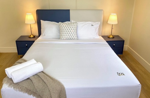 East Brisbane Apartment | New! Modern Cottage 10mins to CBD 3 Beds + Parking