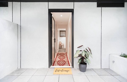 Toorak House | New Modern Design 3B2B House+Parking near Toorak 2