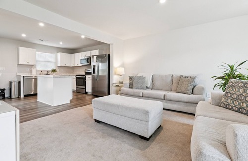 Berea House | NEW! Modern DownTown Retreat Near Swamp Rabbit Trail
