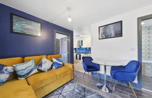 Marlborough House | NEW Modern Gem Apt with Parking