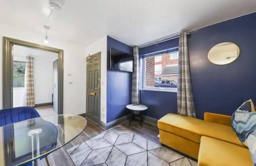 Marlborough House | NEW Modern Gem Apt with Parking