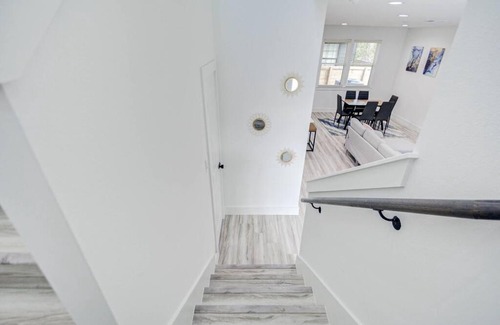 Garden Oaks House | New Modern Home in Oak Forest