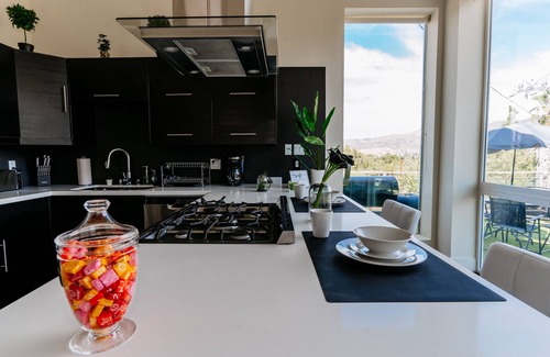 Simi Valley House | New Modern Home w/Patio Deck View - Close To Beach