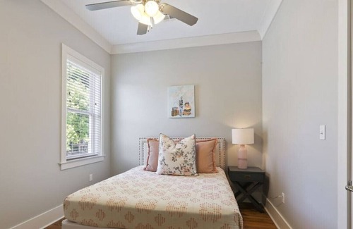 Faubourg Lafayette House | New Modern Home | Walk to Streetcar | Sleeps 10!