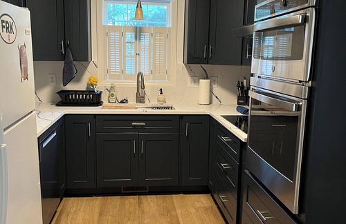 Cary House | New modern kitchen in great location to RDU and RTP
