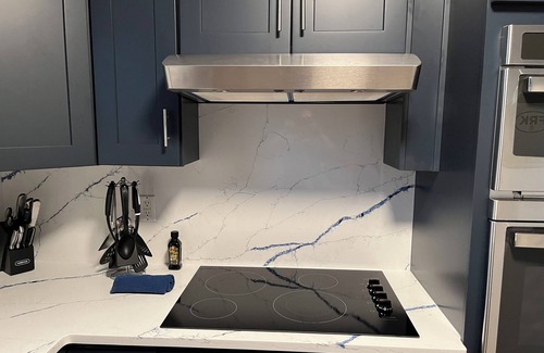 Cary House | New modern kitchen in great location to RDU and RTP
