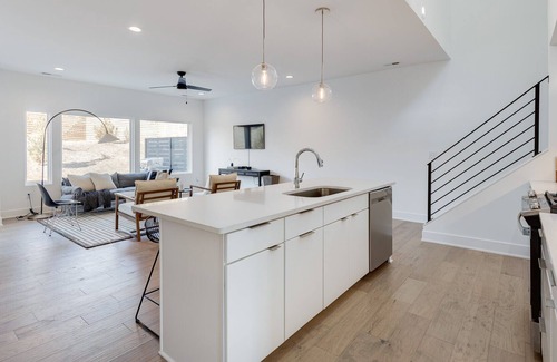 East Raleigh House | New Modern Luxury 3BR Centrally Located in RAL