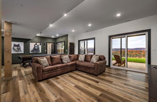 Kimberling City House | NEW! Modern Luxury Lakefront Lodge Resort - FREE Amenities