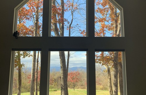 Weaverville House | New Modern, Mountain Views & Natural Habitat