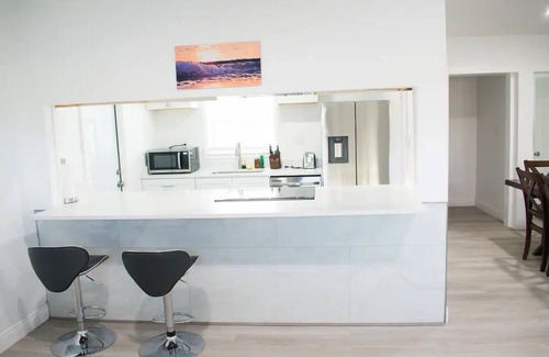 Meadowlawn House | New - Modern Retreat - 3BR 2BA - Backyard - Garage