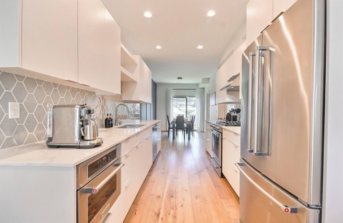 Alki House | New Modern Retreat in Alki Beach 3-bedroom house in enchanting Seattle